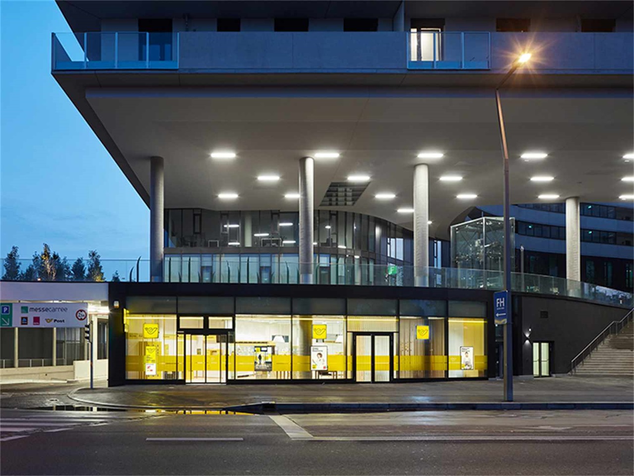 Service Center Wir sind für Sie da PostAG